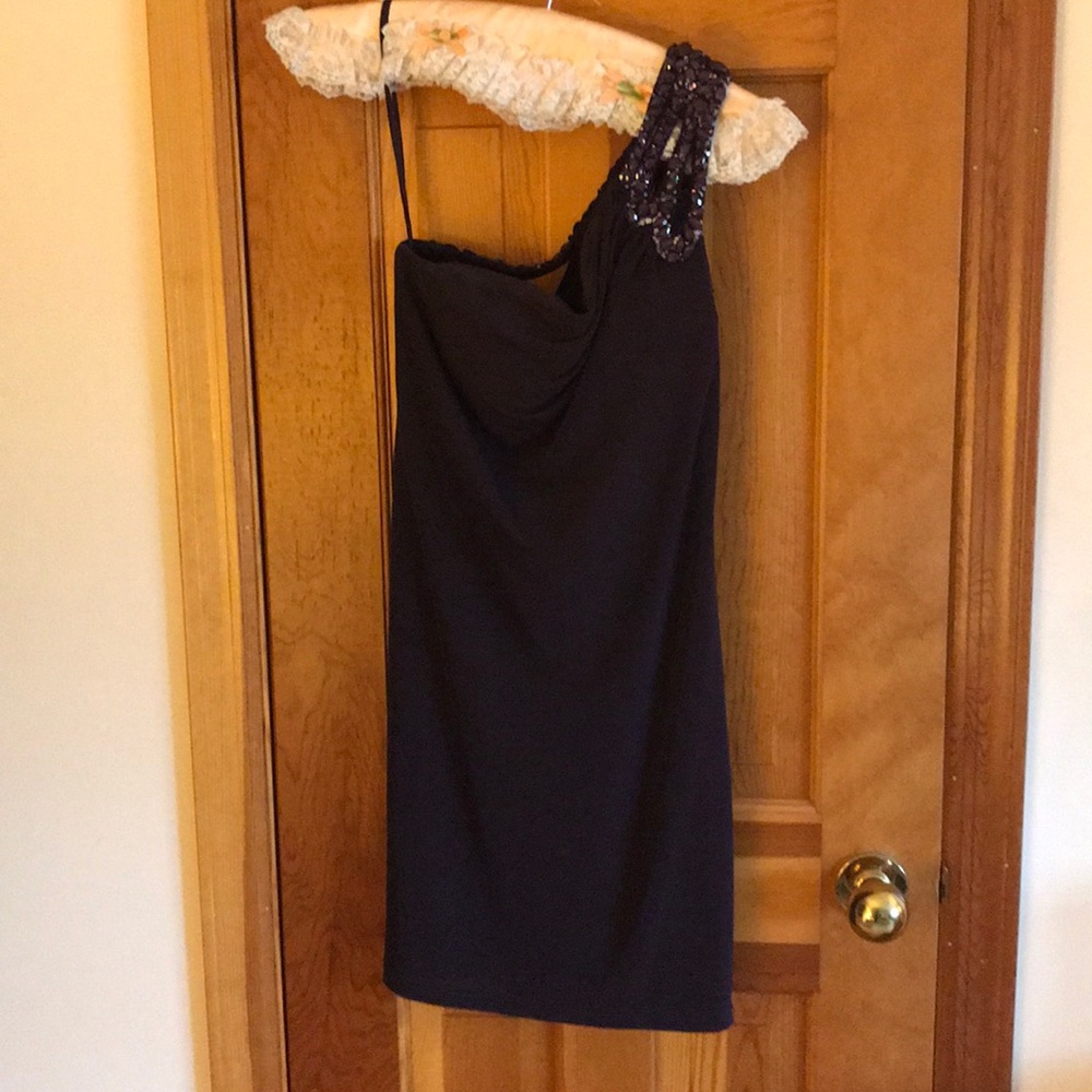 💜💜Beautiful size 4 purple jeweled party dress
